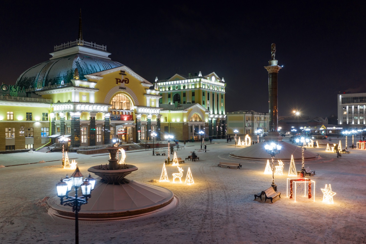 «Сказочная новогодняя площадь» на вокзале Красноярска