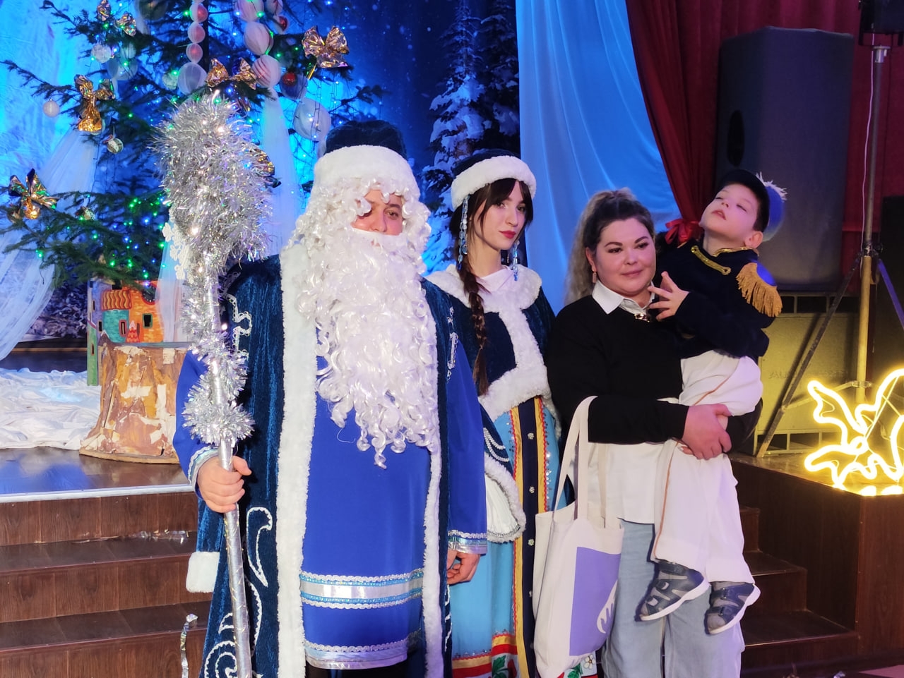 В ДК железнодорожников станции Абакан состоялся новогодний утренник для детей с ОВЗ